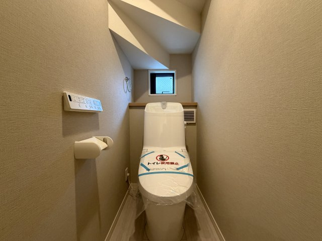 横浜へも！江ノ島へも！なんなら都内にも！どこへも出やすい湘南台ってもしかしてめちゃくちゃ住みやすい街なんじゃNAI！？！？な【藤沢市湘南台4丁目新築戸建】のトイレ|トイレもきれいです