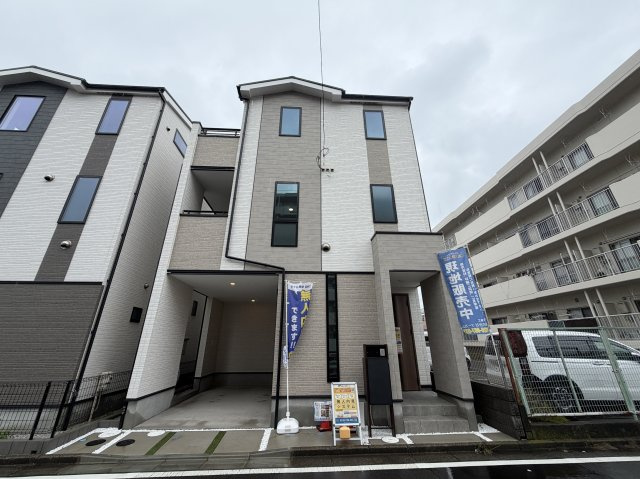 横浜へも！江ノ島へも！なんなら都内にも！どこへも出やすい湘南台ってもしかしてめちゃくちゃ住みやすい街なんじゃNAI！？！？な【藤沢市湘南台4丁目新築戸建】の外観|きれいな外観です