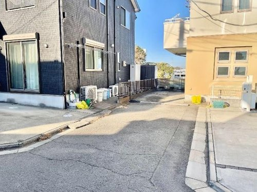 【前面道路含む現地写真】 | 藤沢市菖蒲沢　中古戸建 | 前面道路含む現地写真です