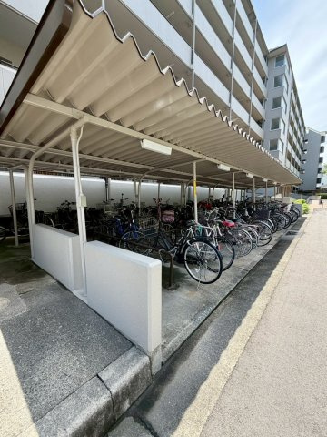 京橋南コーポ２号棟の駐輪場