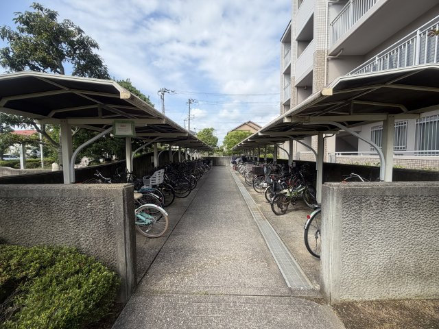 オーク・スクエア西神中央2番館の駐輪場