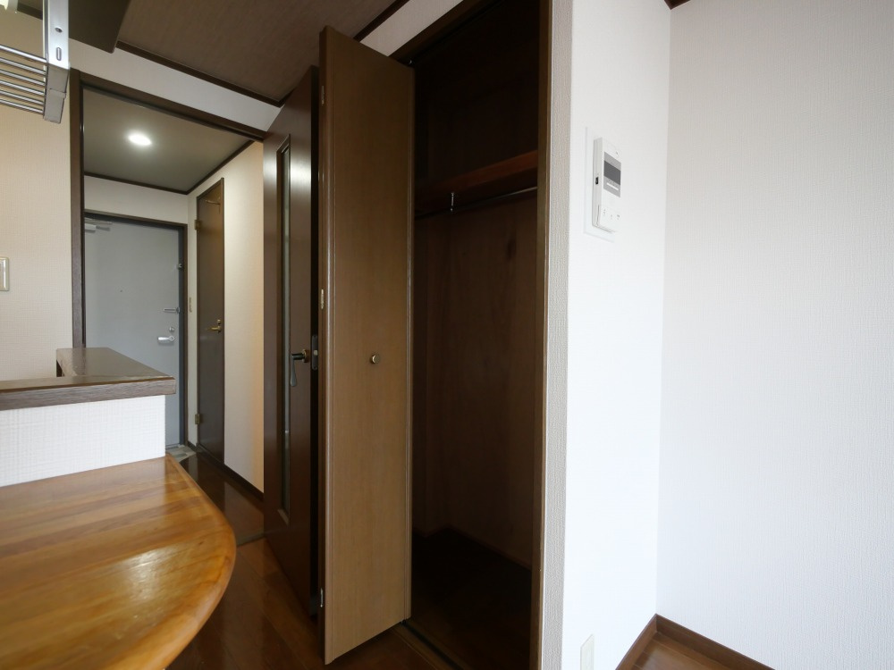 大阪市生野区巽南１丁目の賃貸マンションの収納