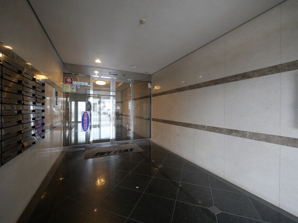 大阪市生野区巽南１丁目の賃貸マンションのロビー