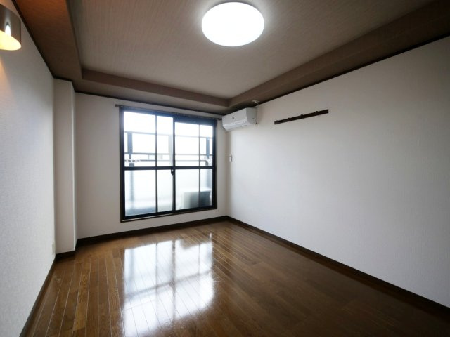 大阪市生野区巽南１丁目の賃貸マンションの居間・リビング