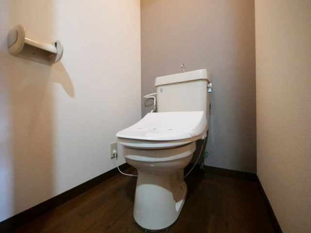 大阪市生野区巽南１丁目の賃貸マンションのトイレ