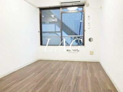 【居間・リビング】 | カスティル改代町 | 洋室のお部屋です。