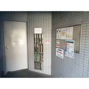 フォルス味鋺のエントランス