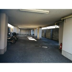 フォルス味鋺の駐車場