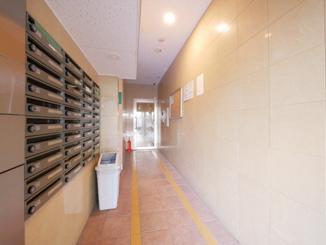 東大阪市下小阪１丁目の賃貸マンションのロビー