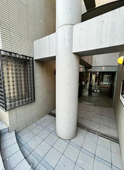 四ツ谷HOUSEのエントランス