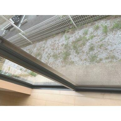 熊本市中央区出水７丁目のアパートのバルコニー