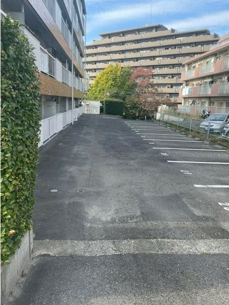 第一螺貝ビルの駐車場
