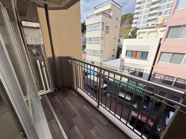 熱海市　ファンシービルのバルコニー