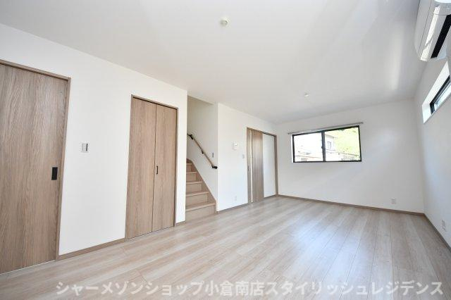 与原戸建1号棟の居間・リビング