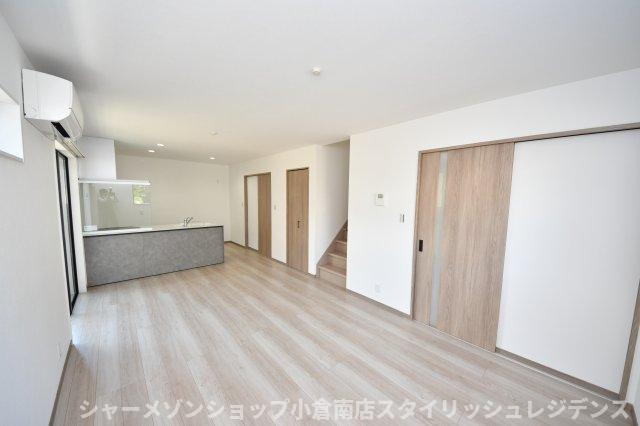 与原戸建1号棟の居間・リビング