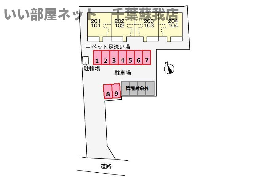アジュールⅡの駐車場