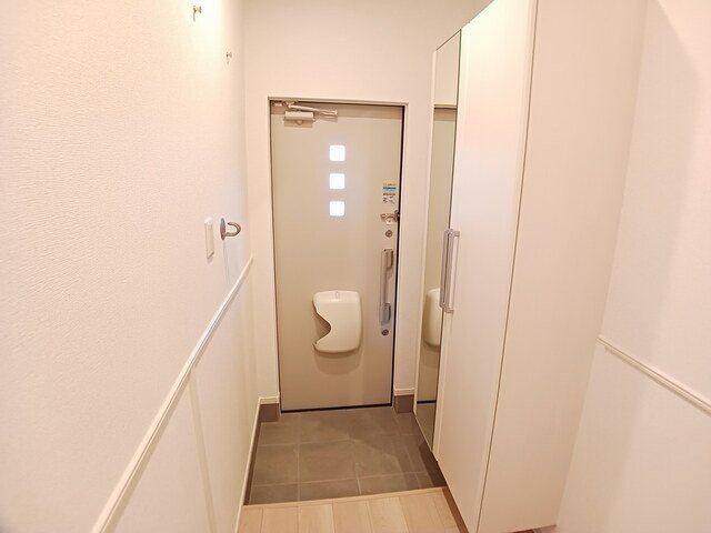 レグラ・デ・オロⅠの玄関|収納もある玄関です