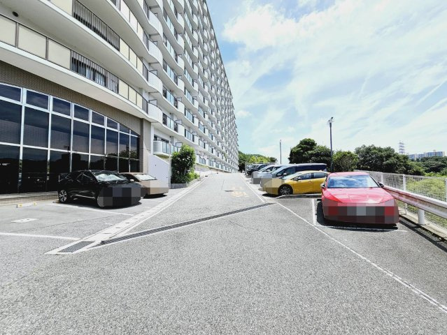 セントポリア神戸運動公園の駐車場|251台(機械式184台＋平面67台(内、普通60台と軽7台))