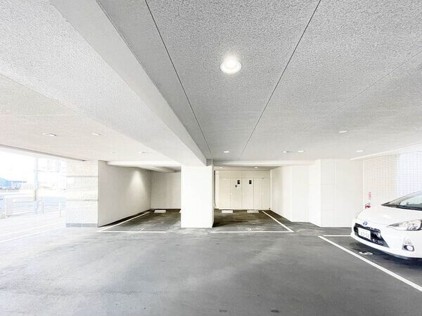 S-FORT熱田六番の駐車場|駐車場があるので、車を買う予定の方も安心です