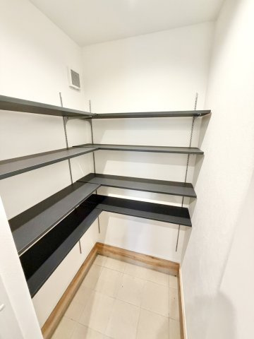 毎週末現地内覧会開催中　泉南郡熊取町大宮　新築一戸建ての収納|シューズクローク
たっぷり収納！！