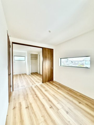 毎週末現地内覧会開催中　泉南郡熊取町大宮　新築一戸建ての洋室|大きく１部屋として利用も可
分けて２部屋として利用することも可能