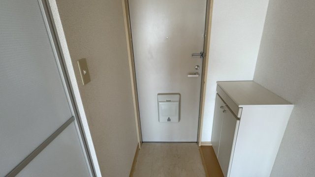 フラット・フラワーの玄関