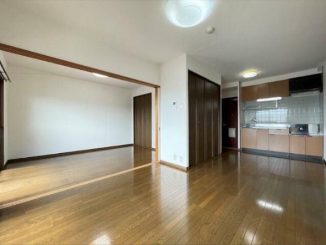 熊本市東区江津１丁目の賃貸マンションの居間・リビング