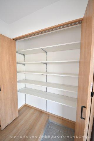 与原戸建2号棟の収納