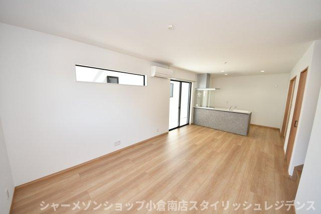 与原戸建2号棟の居間・リビング