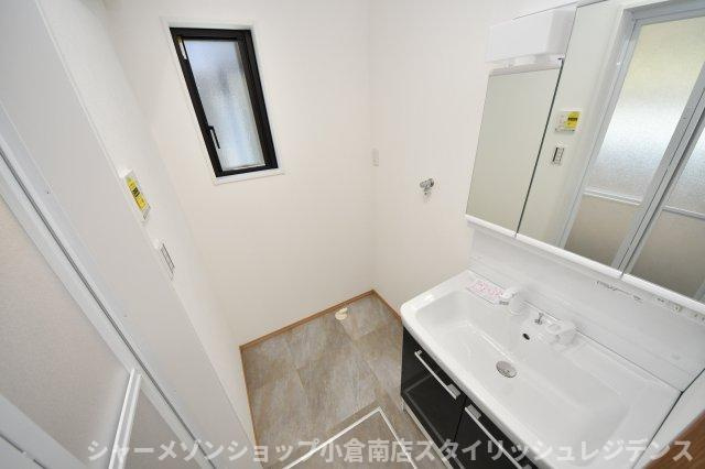 与原戸建2号棟の洗面所