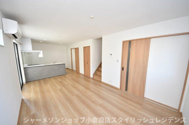 与原戸建2号棟の居間・リビング