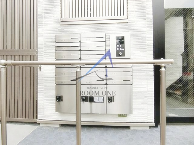 グランレイ西船橋のその他共用部分|集合ポストと宅配ボックスです。