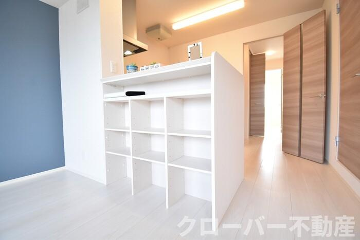 フォンテーヌ金倉 Ｃ棟のキッチン|キッチン裏収納