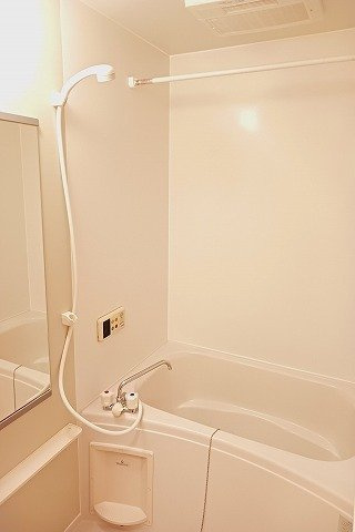 フェニックス大日向の浴室