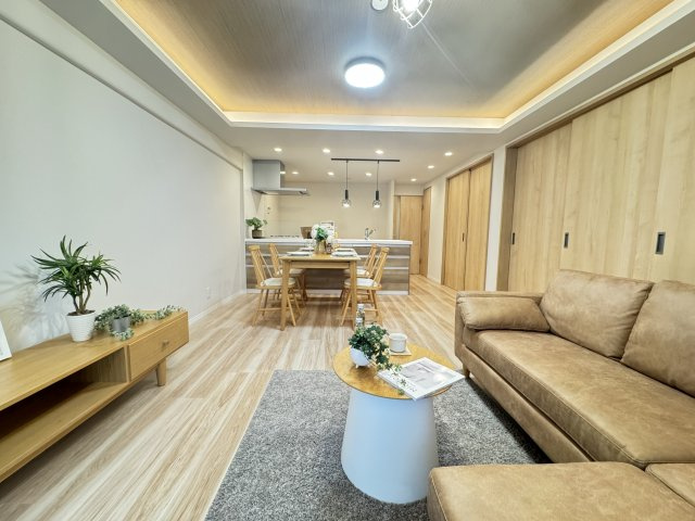 コスモ西葛西（5階部分）／仲介手数料無料／内装新規フルリノベーションの居間・リビング