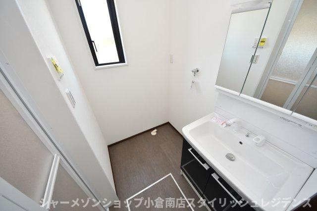 与原戸建3号棟の洗面所