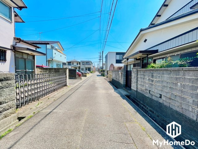 守山区小幡2丁目の前面道路含む現地写真|歩行者もよく見えるので安全