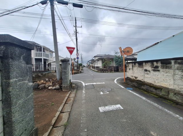 高崎市吉井町本郷売土地の前面道路含む現地写真|北道路