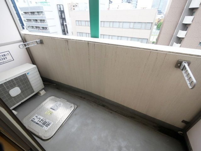 ジェイプライド難波南のバルコニー