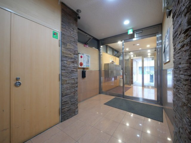 ジェイプライド難波南のロビー