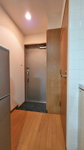 スカイコート駒沢大学の玄関