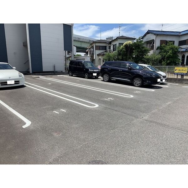 リヴィエールの駐車場