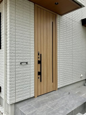 白山戸建のエントランス|建物の内部です