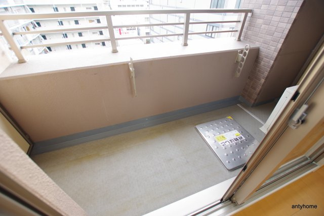 ウィルドゥ新大阪　仲介手数料無料のバルコニー