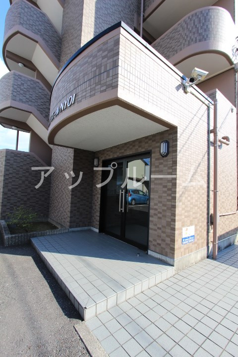 プリミエールNYOIのエントランス