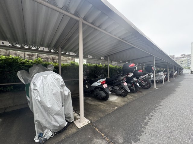 葛西パークサイドハイツ（9階部分）／仲介手数料無料／内装新規フルリノベーションの駐輪場