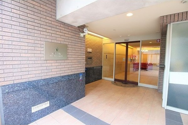 エムヒルズ西本町のエントランス
