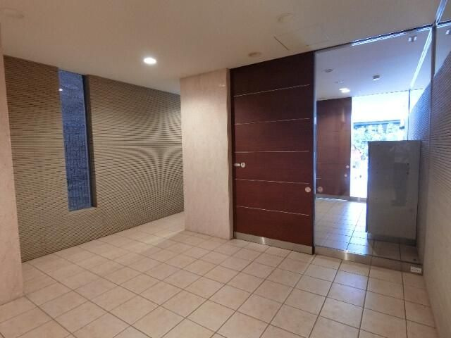 セザン新町のエントランス