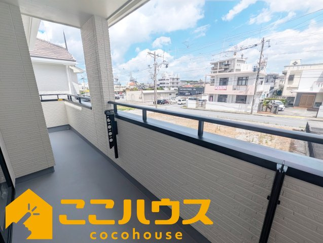 南城市玉城富里　新築戸建て　全2棟　B号棟のバルコニー|【施工例】※同施工の別物件写真