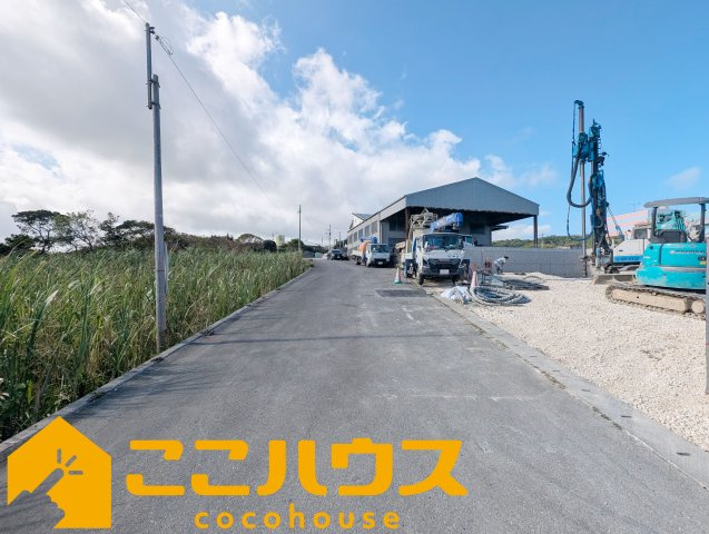南城市玉城富里　新築戸建て　全2棟　B号棟の前面道路含む現地写真|10月完成予定！同仕様同施工の物件もご案内可能です♪
